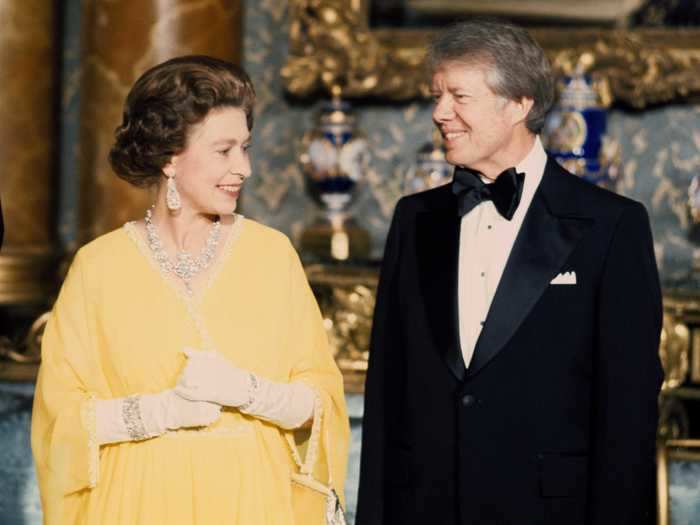 When President Jimmy Carter joined other world leaders at Buckingham Palace in 1977, Queen Elizabeth wore a bright yellow gown with Queen Victoria