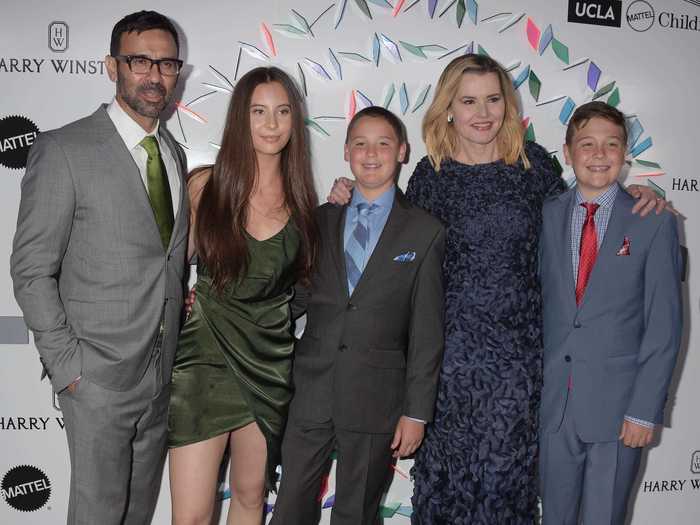 Geena Davis is rarely photographed with her children, but she and ex-husband Reza Jarrahy do have 17-year-old twins named Kian and Kaiis.