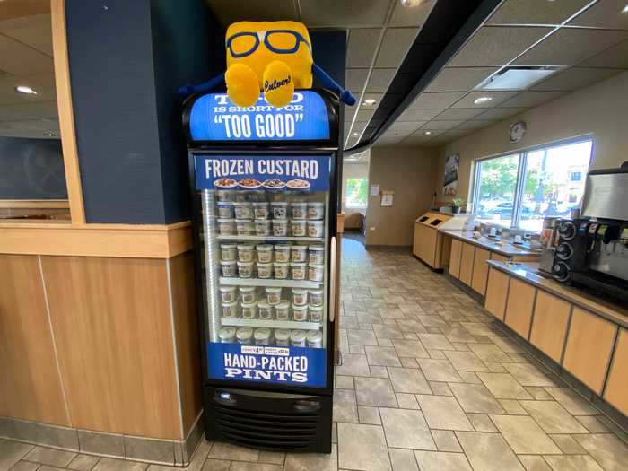 There even was a fridge at the front of the restaurant where customers can buy custard by the pint.