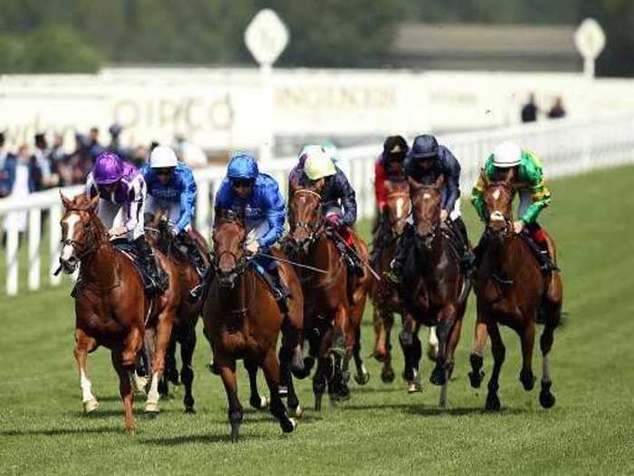 In addition to getting to sport their finest attire and revel in the lively atmosphere, spectators can try their luck by betting on the horses. The Royal Ascot has seven consecutive races that begin at 2:30 p.m. every day.