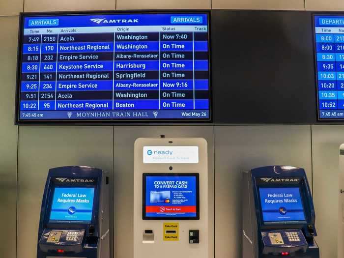 I visited a self-serve kiosk and quickly grabbed my boarding pass for the trip to Boston, and saw the default screen saver was a reminder that masks are required on trains.