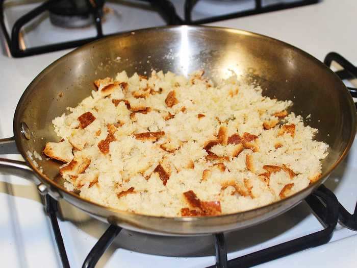 While the macaroni and cheese was cooking, I set about prepping the homemade breadcrumbs.