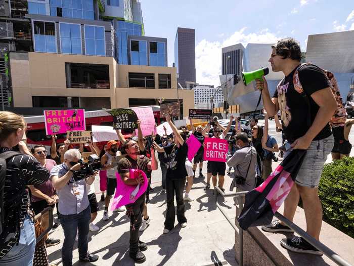 Around 200 fans listened to her testimony together at the rally outside the courthouse on Wednesday.