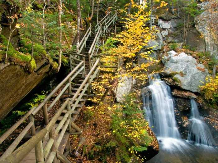 NEW HAMPSHIRE: Lost River Gorge and Boulder Caves in North Woodstock