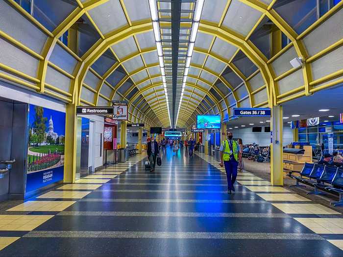 Some restaurants even allow flyers to use the perk at their arrival airport. Many of the restaurants, however, only allow flyers with a departing flight to use the $28.