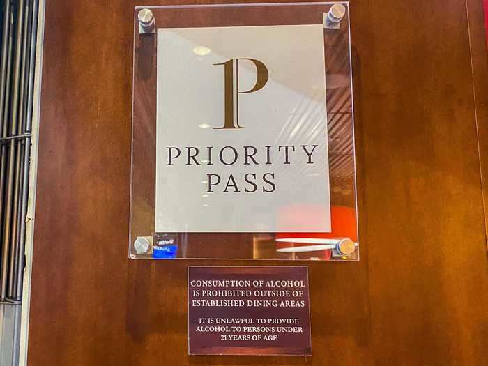 I walked in and immediately saw the Priority Pass sign. The staff confirmed that I could spend up to $28.