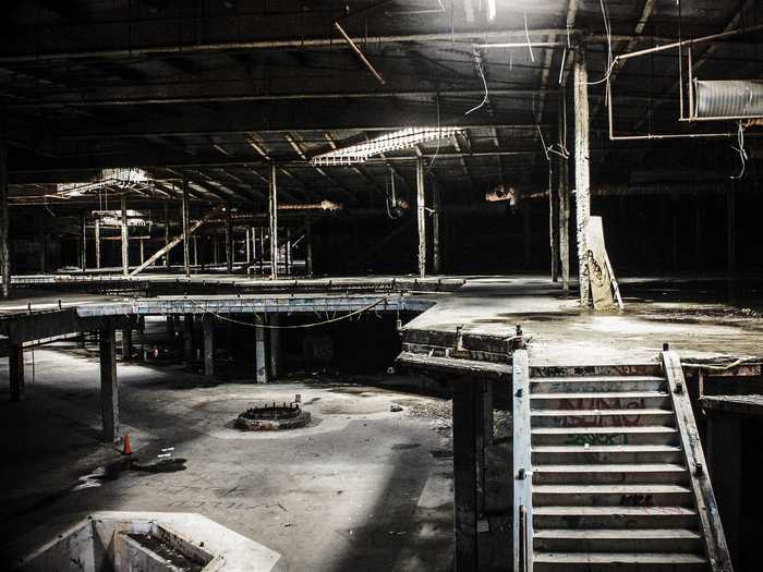 The lobby is actually located within the abandoned Hawthorne Plaza Mall in California.