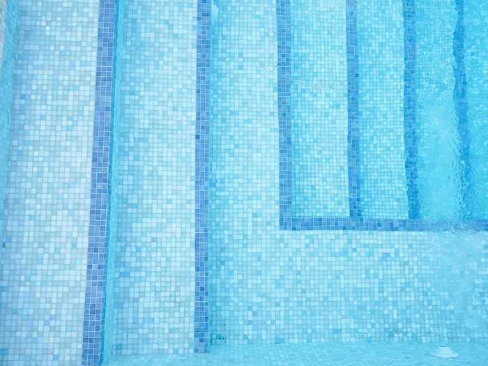 Since I was alone in the pool, I paid attention to all of its details. The different shades of blue tiling were beautiful and smooth.