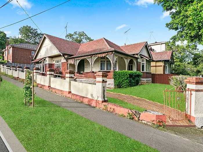 This "uninhabitable" four bedroom house in a Sydney suburb sold for $3.5 million (4.7 million Australian dollars), despite not having a toilet, kitchen, flooring, or power, selling agent Joe Recep told Bloomberg.