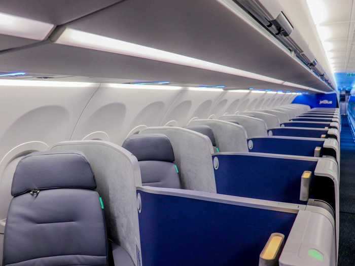 The arrangement is ideal for solo travelers as they offer complete privacy from the rest of the aircraft. JetBlue told Insider that privacy was the greatest request that it received from Mint flyers.