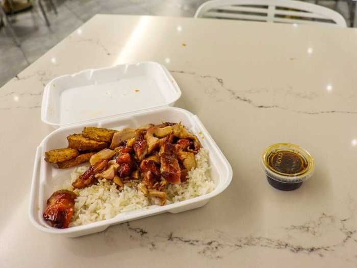 Being an amateur mall food enthusiast, I had to try the staple of any mall food court: bourbon chicken, from Kelly