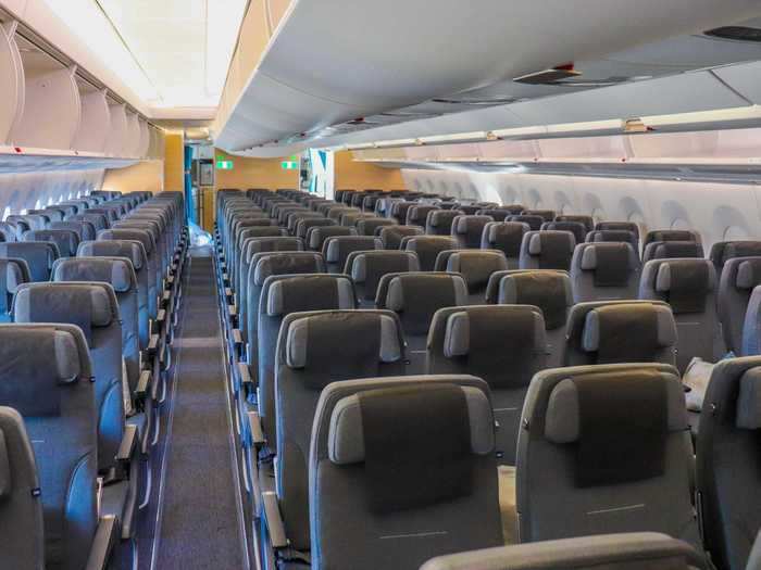 Frequent SAS long-haul flyers should immediately spot the difference in this cabin compared to the Airbus A330 and A340 fleet: there are more middle seats on the A350.