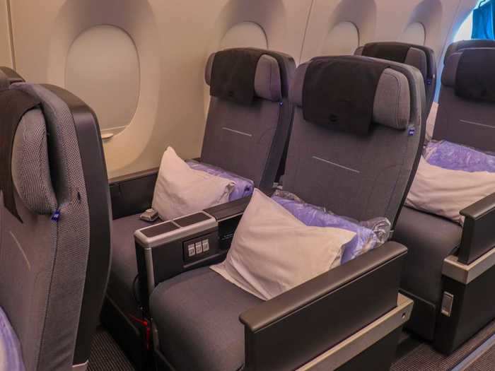 Solo travelers, couples, or window-seat enthusiasts might prefer the two-seat pairs along the cabin wall while larger groups may be better situated in the center-aisle seats.