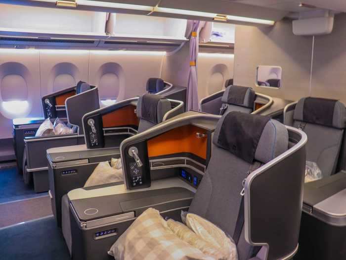 While the first eight rows of business class are in a cabin of their own, there is a small two-row section in an exclusive cabin between the second boarding door and the premium economy class cabin.