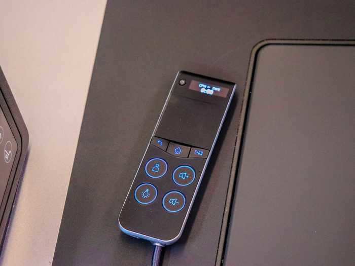 The system can be controlled via touch or this sleek tethered remote. A unique feature of the remote is that it displays the flight progress at the top.