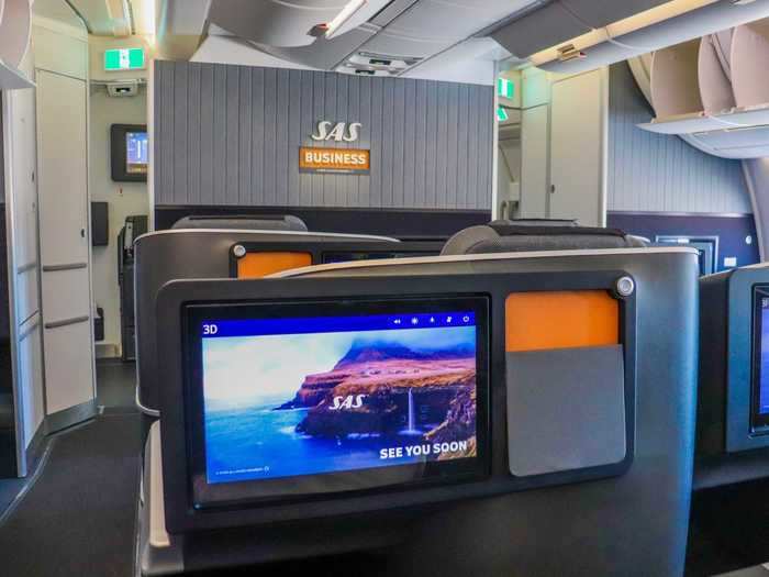 The cabin consists of earthy colors indicative of Scandinavia. One of the goals of any flag carrier is to immerse travelers in the style of the airline