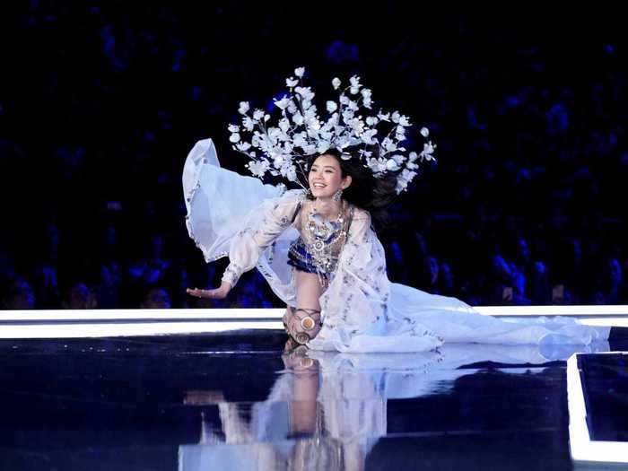 However, the show was plagued with problems before it even began. Then, during the show, model Ming Xi fell on the runway.