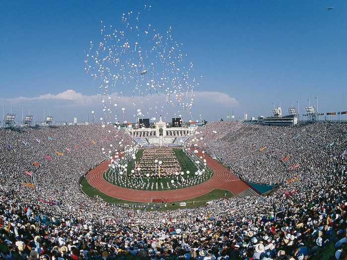 THEN: Los Angeles 1984 - Fans pack into Los Angeles