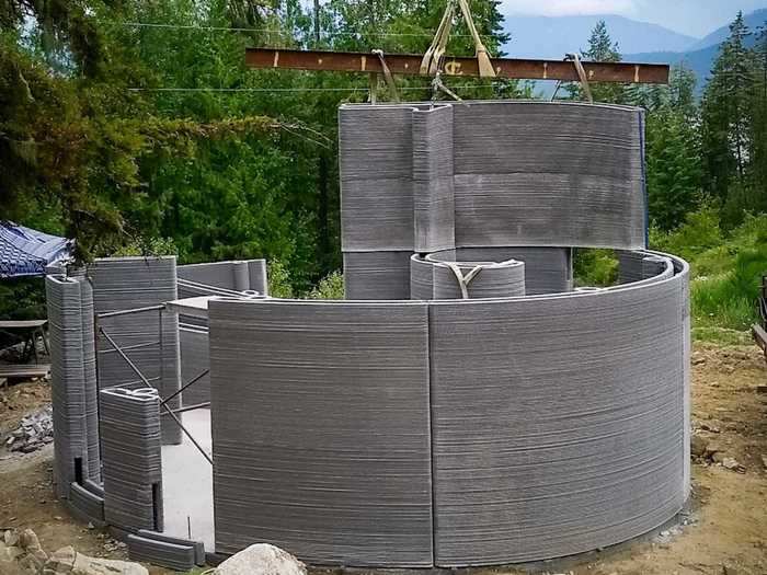 Like other 3D-printed concrete homes, the sound and weatherproof Fibonacci House has distinctly curved walls.