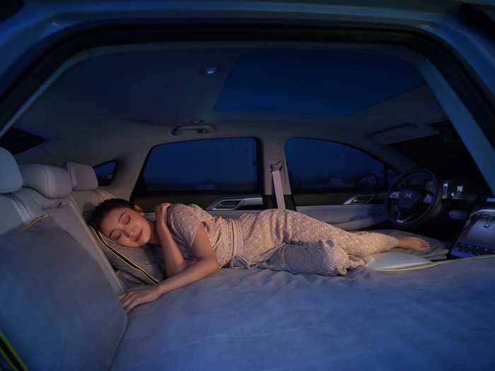 ... to turn the car into a sleeping space ...