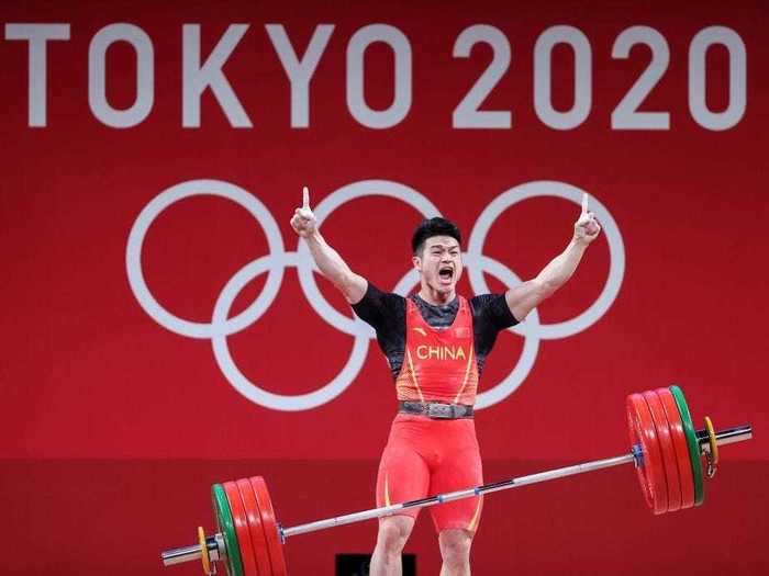 Shi Zhiyong of China broke his own world record in men