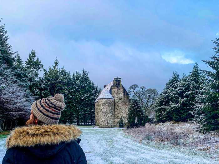 Burgon and Hunt won the bid and became king and queen of their own castle.