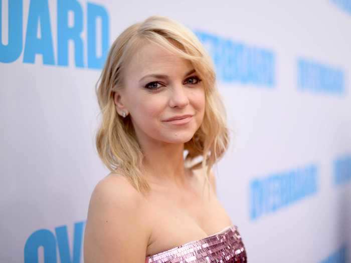 "Mom" star Anna Faris revealed that she and cinematographer Michael Barrett eloped.