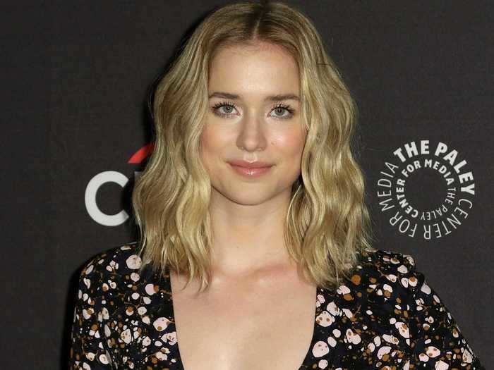 "You" star Elizabeth Lail married a pediatric dentist named Nieku Manshad in April.