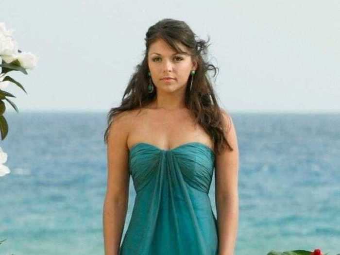 When "The Bachelorette" returned after a three-year break in 2008, DeAnna Pappas switched up the style and wore a green ombré strapless gown on the beach of Grand Bahama Island.