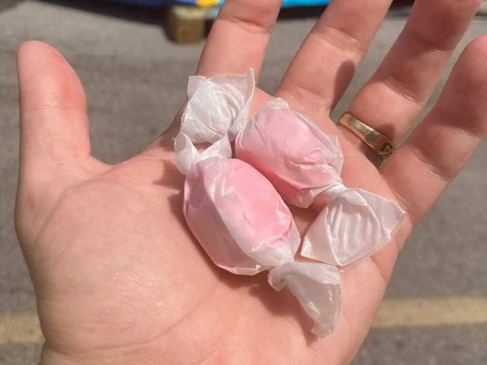 I also got my hands on some delicious, freshly-made saltwater taffy that I popped while waiting in line for the Ferris wheel.