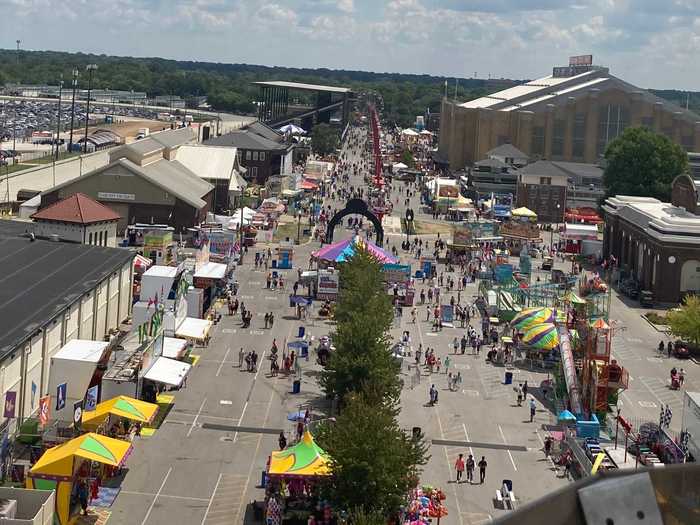 The crowd seemed respectable, though, especially given that I was visiting during the daytime on a Wednesday. I saw plenty of families enjoying a last adventure before school.