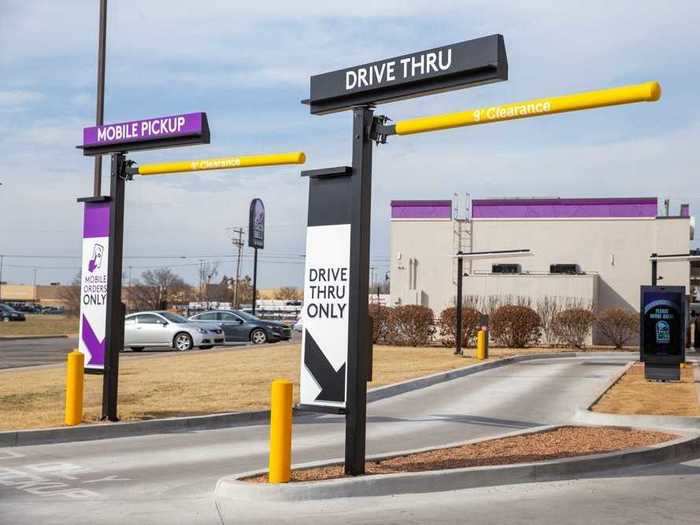 This concept looks like an earlier iteration of the Defy concept, with two drive-thru lanes to accommodate mobile orders and traditional drive-thru.