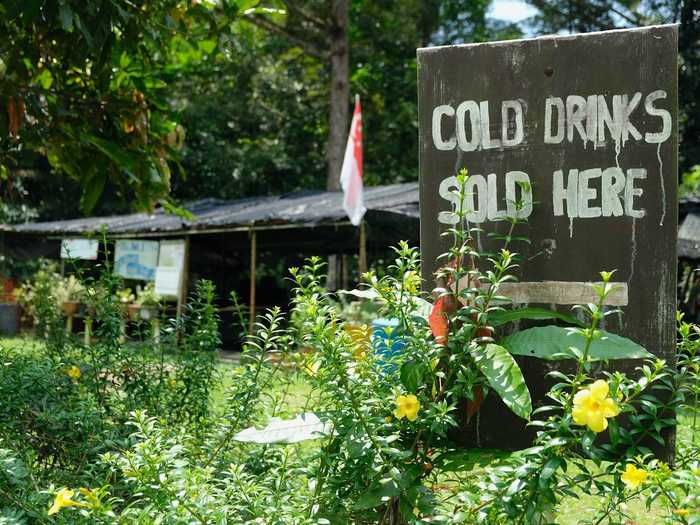 Beyond the main jetty area, a few drinks stands operate around the island, but they were closed during my visit - likely either due to COVID-19 restrictions or the public holiday.