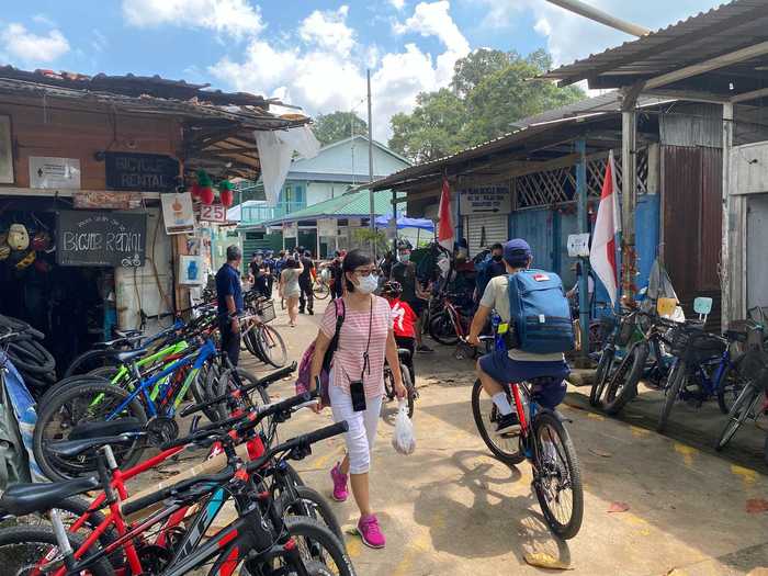 The main thoroughfare in the village was bustling with people, most of whom were renting bicycles at one of the several bike shops.