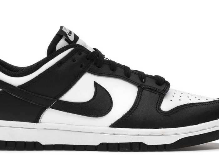 18. Nike Dunk Low White Black (2021) (W)