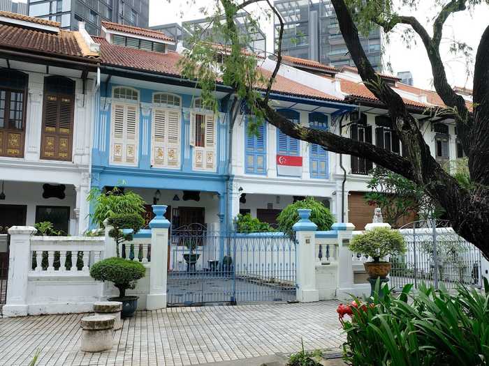 Despite the hustle and bustle of the nearby shopping street, Emerald Hill exudes a certain calm.