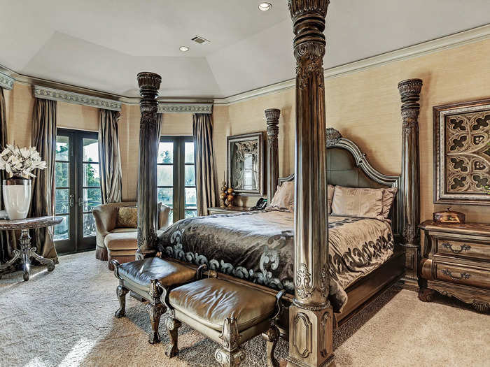 With this guest master bedroom, your guests may never want to leave.