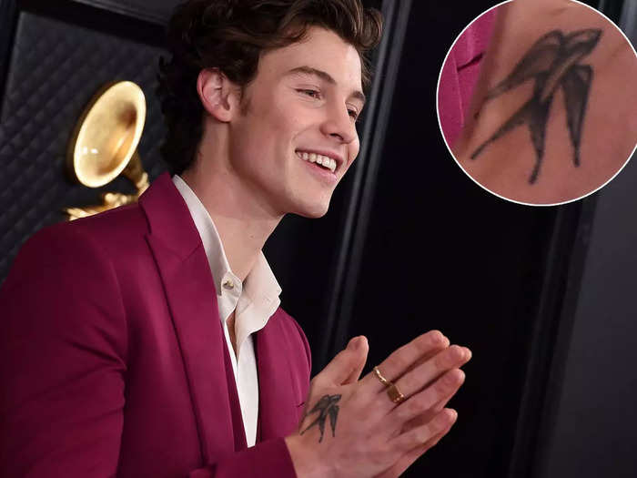 Mendes got a swallow on his right hand in December 2017.