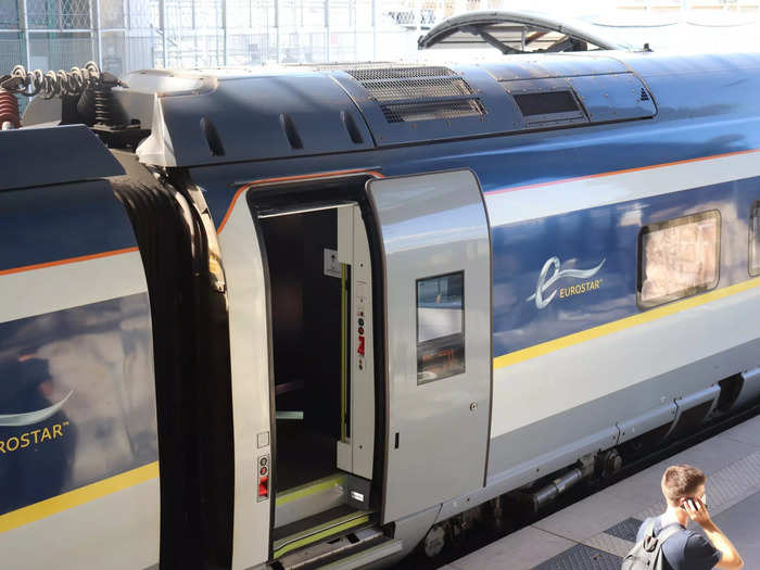 The ride back was similarly smooth and enjoyable. The same customs and security checks were performed at Gare du Nord, except in reverse.