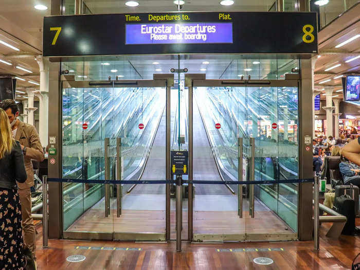 Boarding began around 20 minutes before departure. There was no reason to rush onto the train as all seats were pre-assigned; though, some still felt the need to be first.