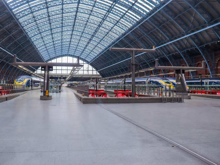 On the upper level, a thick and clear glass wall separates the platforms from the rest of the station. For all intents and purposes, those platforms might as well have been in France considering the only way for passengers to access them would be by going through French passport control.