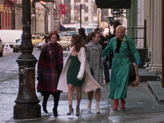 Samantha Jones covers up in her second-to-last scene, wearing a bright green trench coat and coral boots.