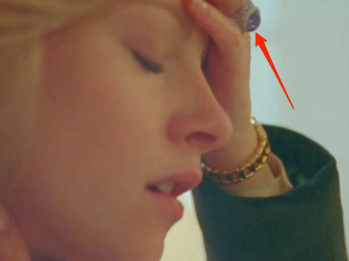 Diana wears her sapphire and diamond wedding ring on her left hand.