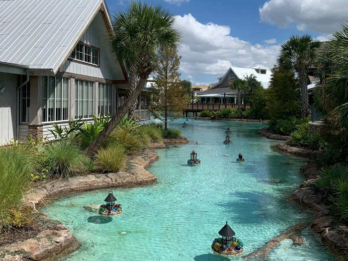 Disney Springs hosts free outdoor concerts.