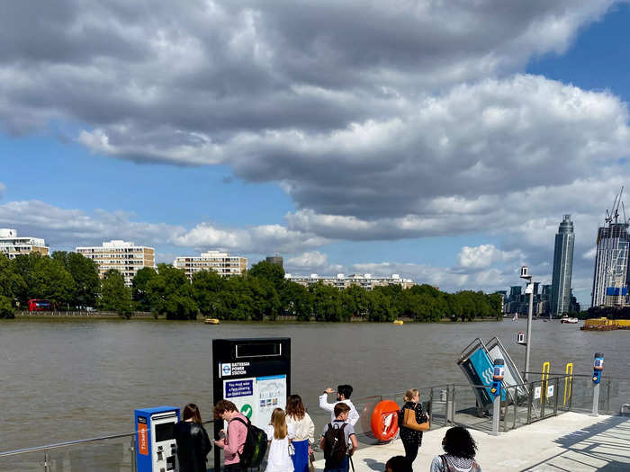 The timetable showed that the Uber Boat would arrive at 3:15.p.m. After it was 15 minutes late, passengers waiting on the platform began asking each other when it was due to arrive.