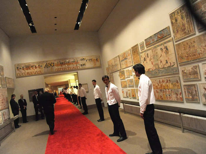 In 2009, the red carpet seemingly extended into the museum where servers stood waiting in a line.