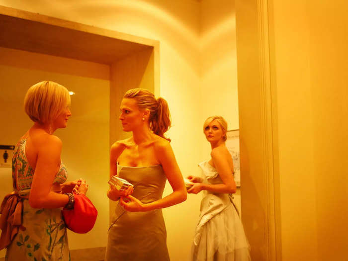 Bathrooms can also be a popular place to gather at the Met Gala. Models Molly Sims and Sophie Dahl were previously photographed in one.