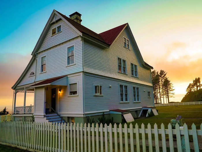 OREGON: Heceta Head Lighthouse Bed and Breakfast in Yachats