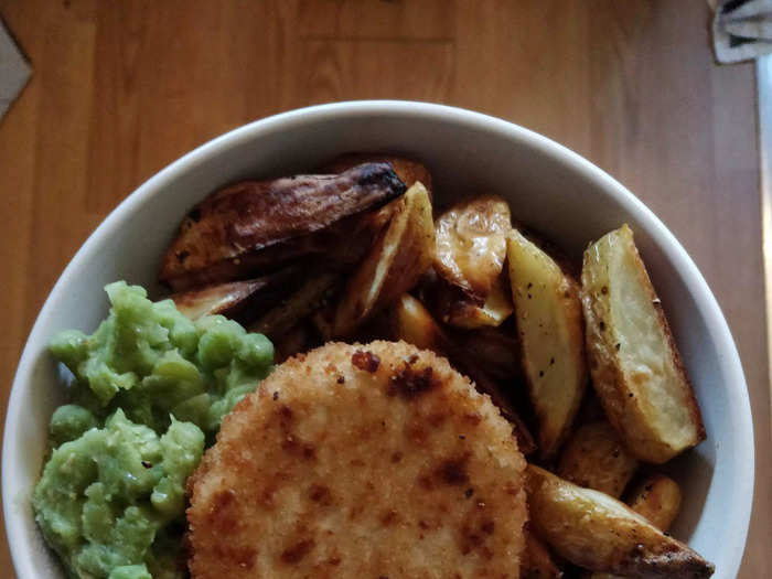 I served up the fish with mushy peas and homemade chips, plus a side of curry sauce and plenty of salt and vinegar.