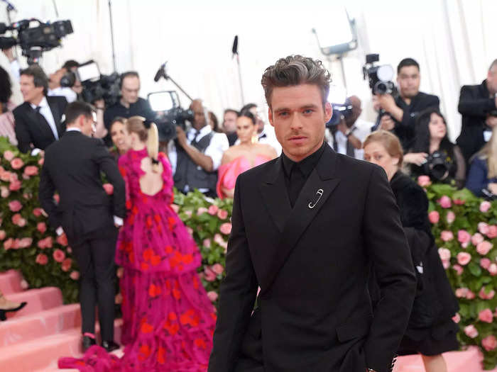 Richard Madden went with a simple black suit, but he switched up the classic silhouette.